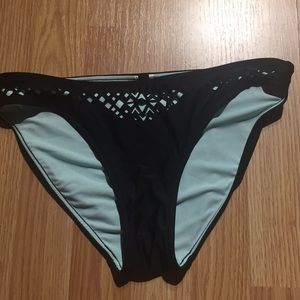 A women’s medium bikini bottom